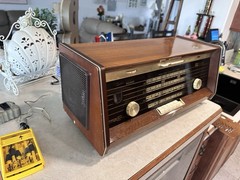 Norelco (Philips) B5X43A/54 Bi-Ampli tube radio, manufactured in Holland