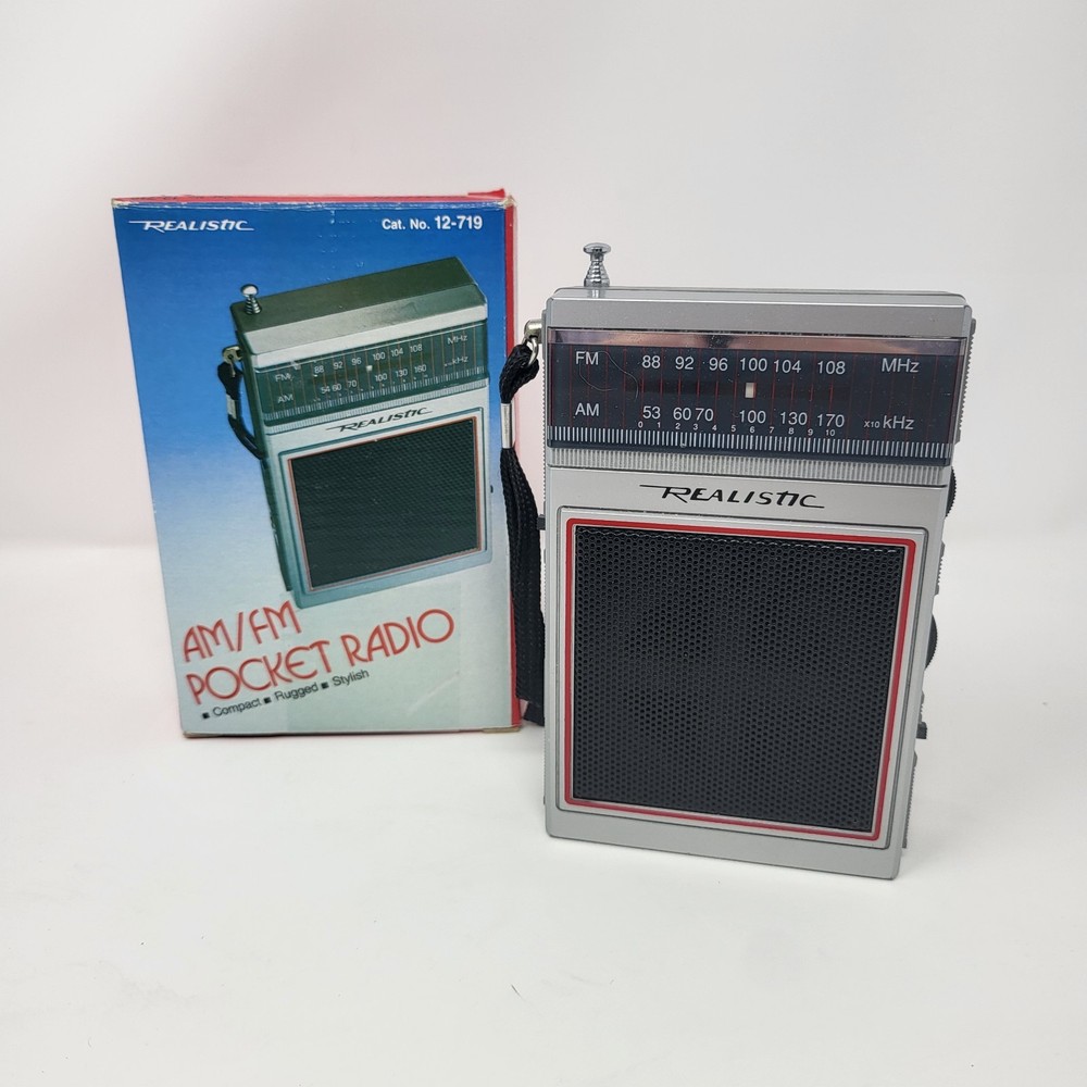 Realistic 12-719 AM/FM Pocket Radio with Original Box Tested