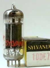 10DE7 TUBE SYLVANIA NIB TESTED & BOXED VINTAGE COMMERCIAL SURPLUS