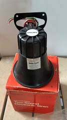 RADIO SHACK INDOOR/OUTDOOR TWO SOUND ELECTRONIC SIREN