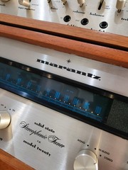 MARANTZ 20 TWENTY TUNER RADIO VINTAGE WITH WOODEN CASE