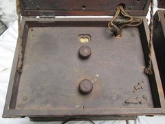 2 Antique 1929 Grigsby-Grunow Majestic Wood Pirate Chest Tube Radios Model 381