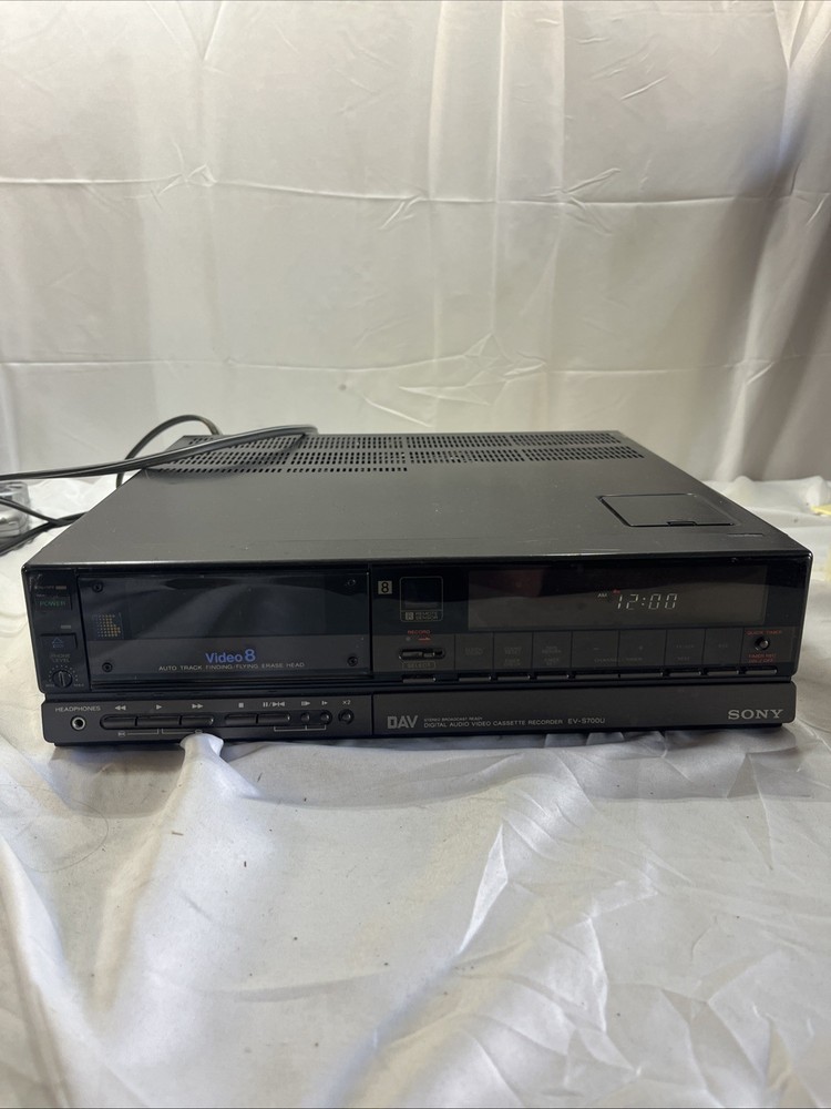 Sony EV-S700U 1st Video 8 VCR 8mm Digital Audio Video Cassette Recorder Player