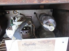 2 Antique 1929 Grigsby-Grunow Majestic Wood Pirate Chest Tube Radios Model 381