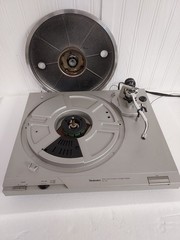 Technics SL-D2 Direct Drive Stereo Dual Speed Automatic Turntable