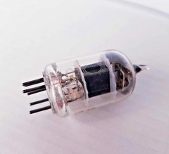 1 x EF95 VALVO TESTED STRONG 6AK5 Square Getter TUBE