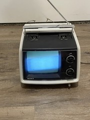 Vtg 1970s Sony Transistor Portable Television TV Model TV-770 7″ Screen Powers