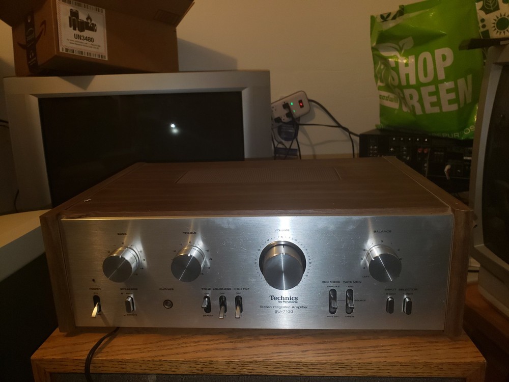 Vintage Technics SU-7100, 35W Stereo Amplifier, 1978 For Parts Or Repair