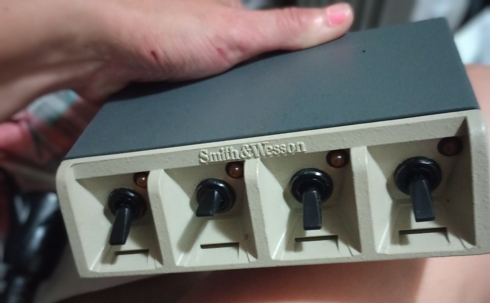 SMITH & WESSON CONTROL BOx