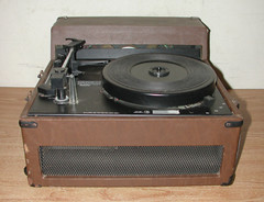 VINTAGE AUDIOTRONICS 336 PORTABLE 4-SPEED CLASSROOM RECORD PLAYER TURNTABLE