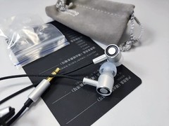 Samsung SHE-C30SV 3.5mm Stereo In-Ear Earphones Wired Headphones Silver