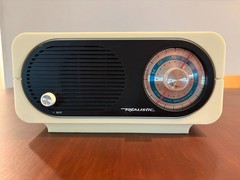 Vintage Realistic Radio Model No. 12-686 AM Ivory Working