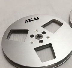 One silvery TAPE REEL Akai 7″ inch Light Metal Aluminum Take Up Reel