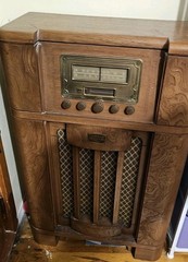 Thomas Floor Model 80-100 AmFm Radio. 34”Sounds, Looks Great! Cassette Needs TLC