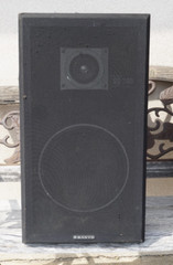 1980’s Sanyo SS-340 26″ Home Audio Floor Standing Walnut Speaker Pair 8 Ohm