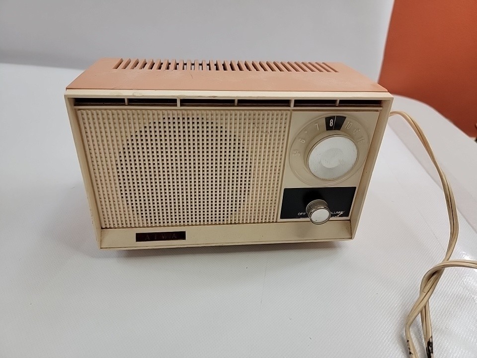 1940-50s AIWA Pink AM Radio Built-In Antenna Table Top Plug-In Made in Japan