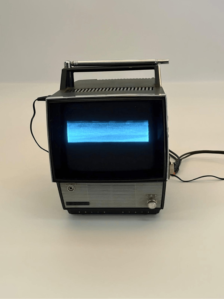 Vintage Sony TV-700U Television TV 7in Screen Portable Black & White FOR PARTS
