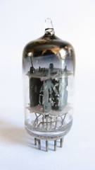 GE 12AX7 (ECC83 12AX7A) Tube – Hickok TV7B tests @ 49/48, Min:32/32