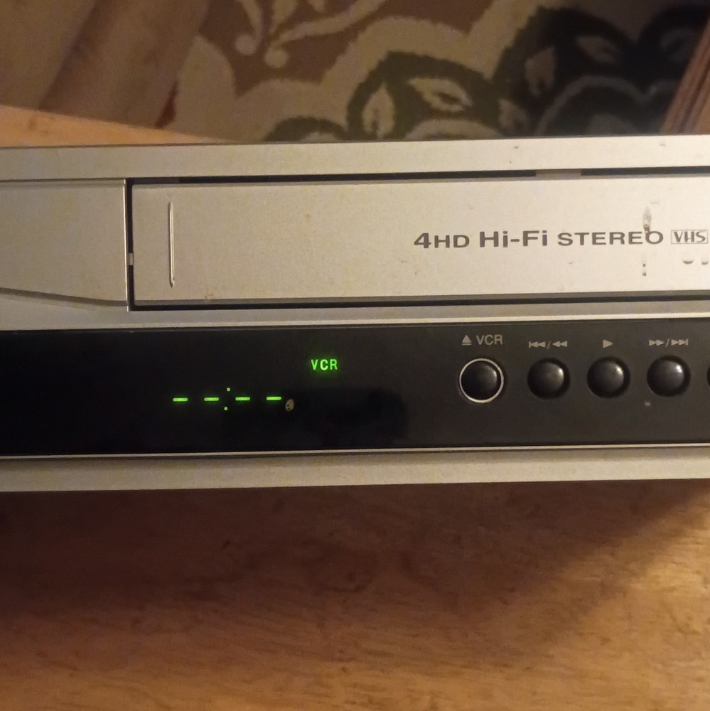 Zenith XBV713 4-Head Hi-Fi Stereo VCR-DVD Combo Player VHS DVD Playback w Remote