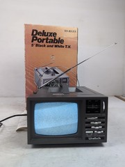 Uratech Model Ct-105 Deluxe Portable TV 5” Battery Operated External Antenna Box