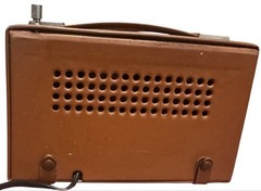 VINTAGE 1970s MCM MAGNASONIC FM/AM SOLID STATE RADIO TURNS ON!