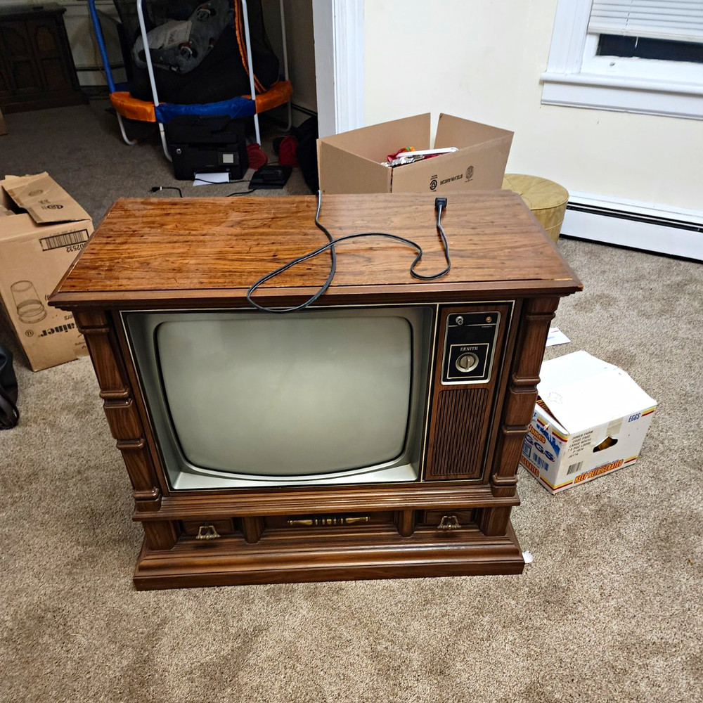 Zenith Vintage Wood Console Color CRT Television Set TV
