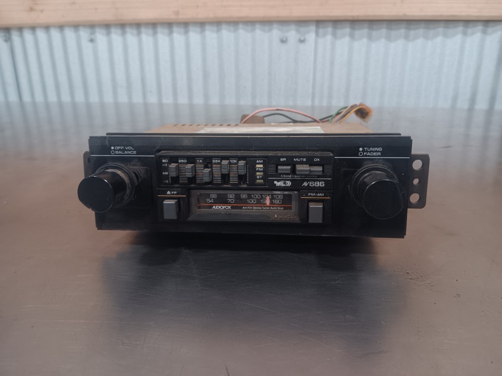 Vintage Audiovox AV-686 AM/FM Radio. Untested. all buttons move well