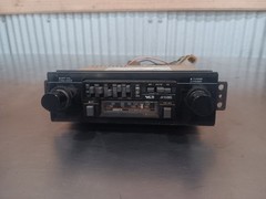 Vintage Audiovox AV-686 AM/FM Radio. Untested. all buttons move well
