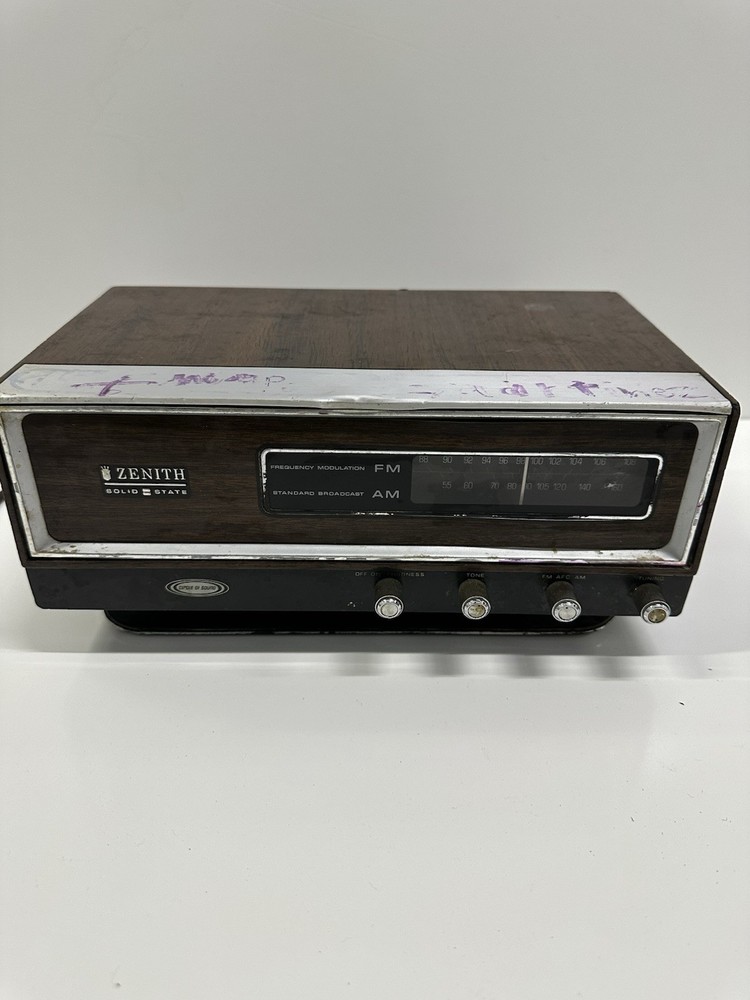 Vintage Zenith Circle of Sound AM/FM Radio Model K421W Wood Grain Tested