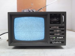 Uratech Model Ct-105 Deluxe Portable TV 5” Battery Operated External Antenna Box