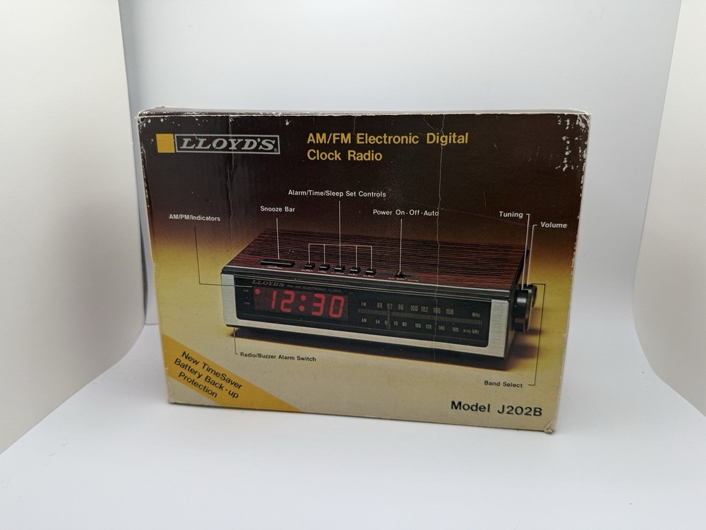 Vintage LLOYD’S AM/FM Electronic Digital Clock Radio J202B Wood Grain Tested