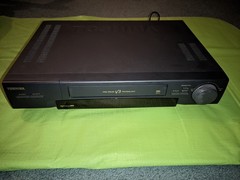 Toshiba M-751 VCR Video Cassette Recorder VHS Player – Powers On – Eats Tape