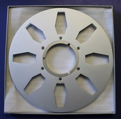 ANALOG AUDIO 10.5″ X 1/4″ PRECISION METAL TAPE REEL IN SILVER – ATR 3M AMPEX