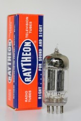 12AX7A 7025 ECC83 NOS RAYTHEON BLACK-PLATE TUBE 1958 SYMMETRIC TRIODES 125%/125%