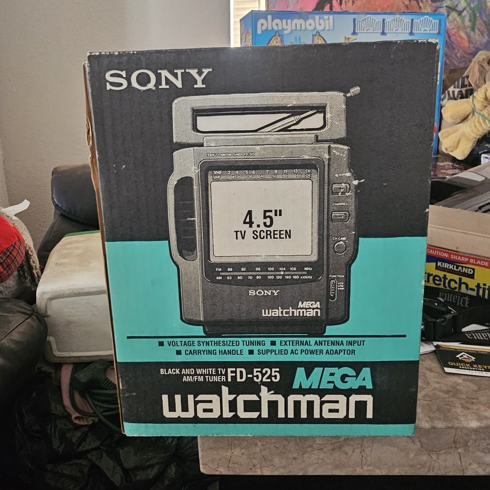 Vintage Sony Mega Watchman FD-525 Portable Black And White TV AM/FM Radio Tuner