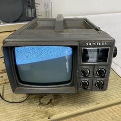 BENTLEY DELUXE PORTABLE 5″ BLACK & WHITE TELEVISION #100C Powers on.