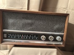 Magnavox 1FM056 Table Top Radio