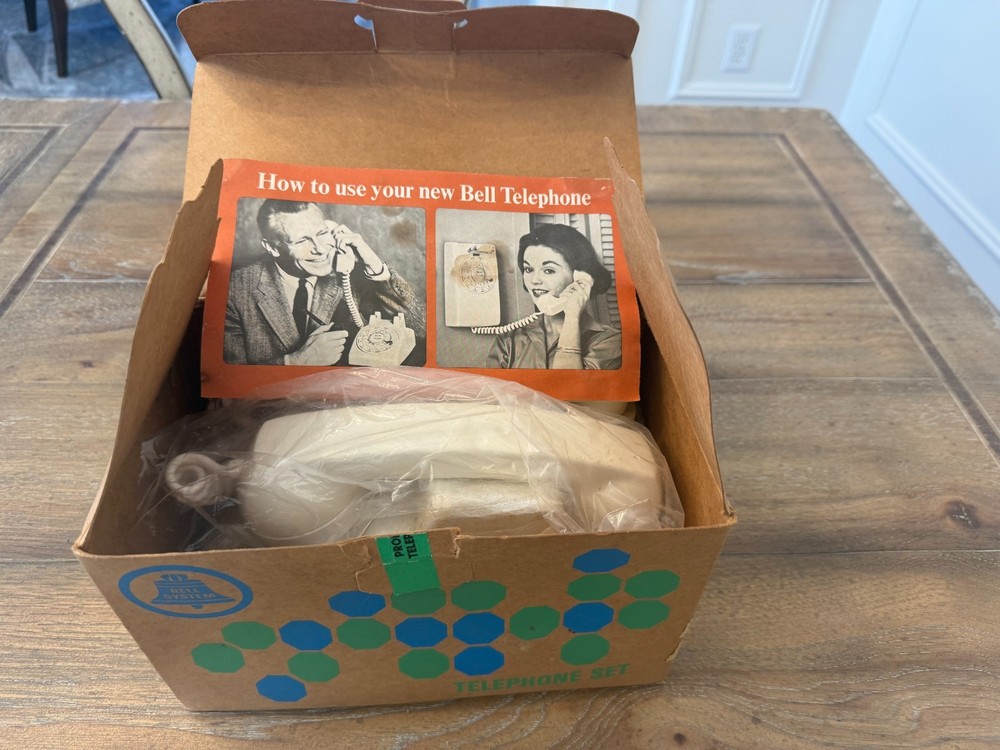 Vintage Western Electric NOS-NIB 500DR White 1963