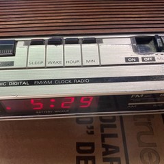 Vintage General Electric GE Digital AM/FM Alarm Clock Radio7-4634B Woodgrain