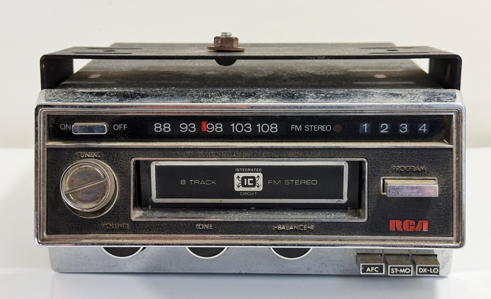 Vintage RCA 12R600 8‑Track Player Tone, Balance & Volume Controls 12 V DC