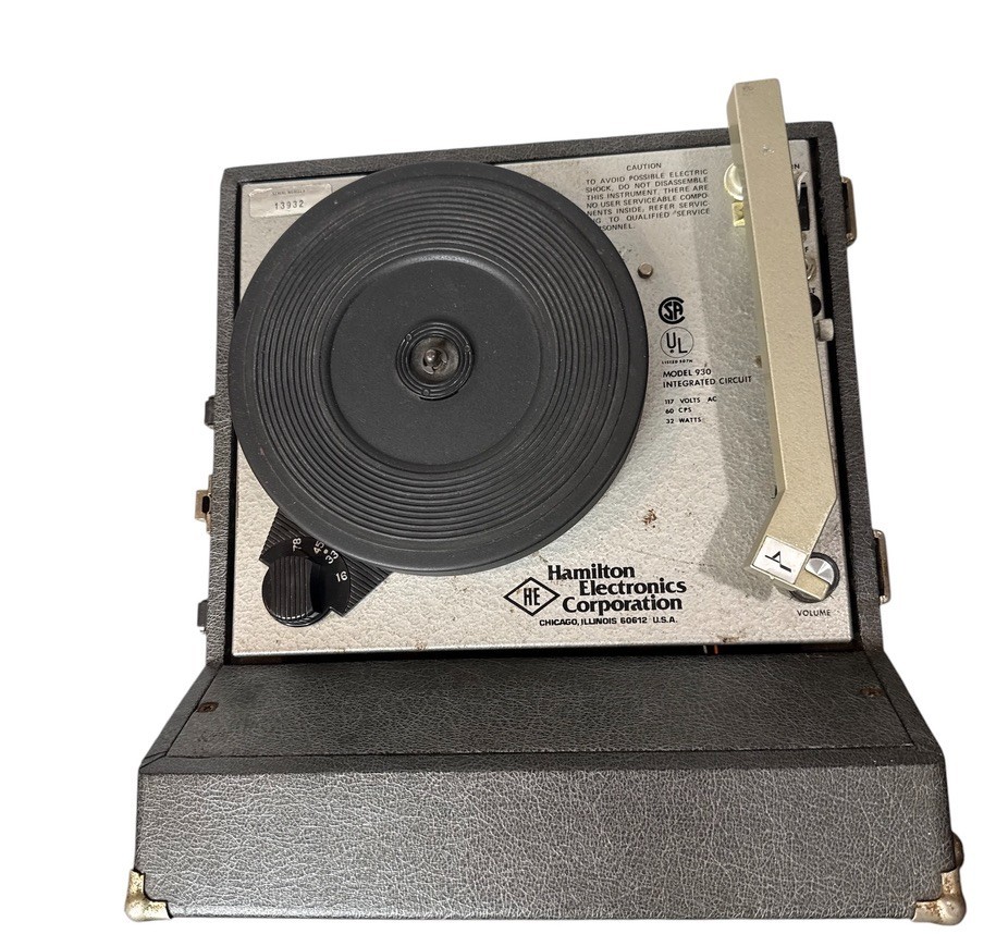 Hamilton Electronics Model 930 Vintage Record Player & Peter Pan record lot