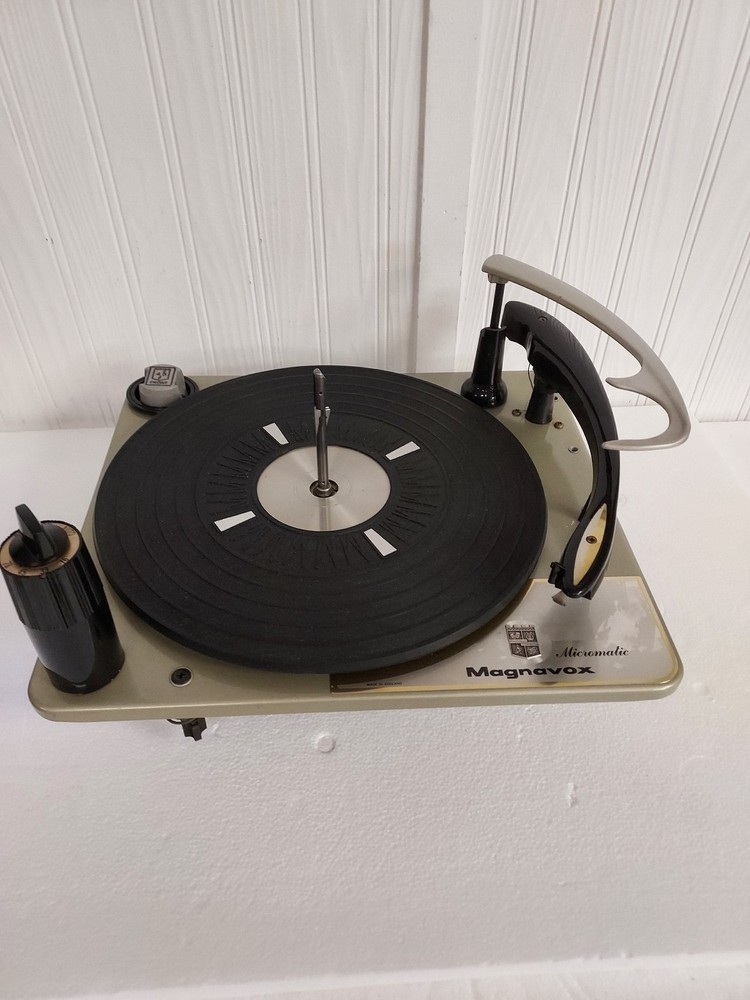 Magnavox Micromatic Stereo 4 Speed Turntable