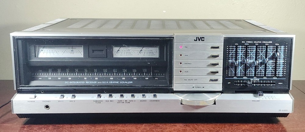 Vintage JVC JR-S301 DC INTEGRATED RECEIVER GRAPHIC EQUALIZER powers up but as-is