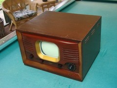 Vintage 1940’s Automatic Model TV-709, 7″ Table Top TV in Mahogany Cabinet