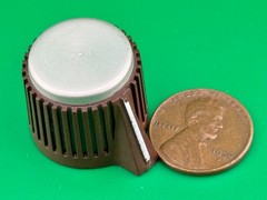 (1) VINTAGE CONTROL KNOB BROWN /Alum FACE ~ 7/8″ Dia 3/4″ Height, 1/4″ Shaft