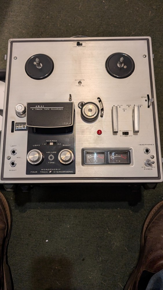 AKAI VINTAGE STEREO MODEL 1710 REEL / REEL 4trk RECORDER w/Original Box