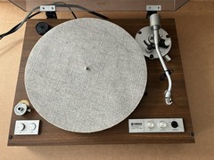 Yamaha YP-B4 Belt Drive Turntable Record Player FOR PARTS/REPAIR powers on