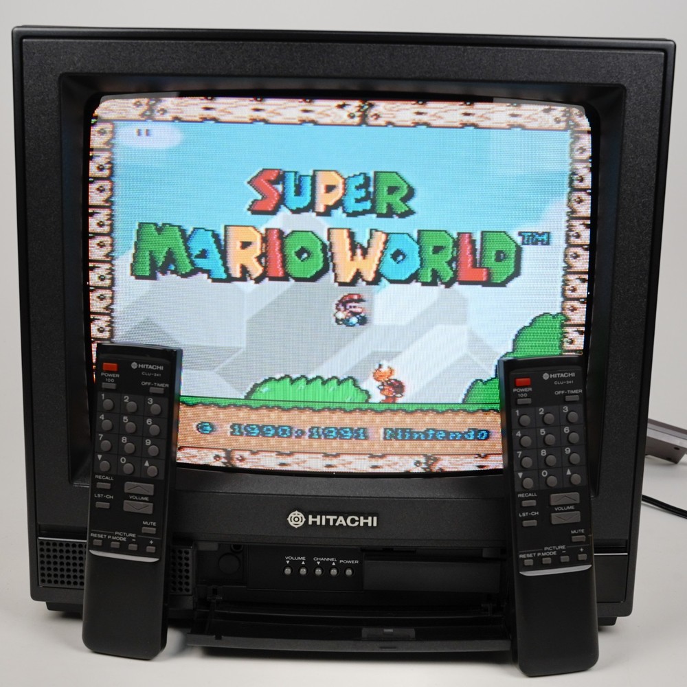 1992 Hitachi CT1394W 13″ CRT TV Wood Grain Retro Gaming w/ 2 Remotes
