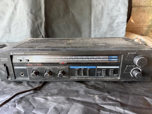 Pioneer SX-212 AM FM Stereo Receiver Works Sold as is