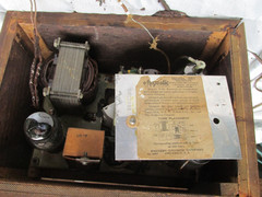 2 Antique 1929 Grigsby-Grunow Majestic Wood Pirate Chest Tube Radios Model 381